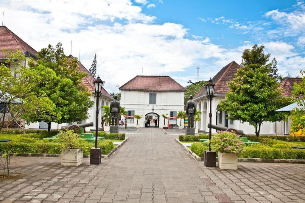 Malioboro Garden Hotel Γιογκιακάρτα Εξωτερικό φωτογραφία