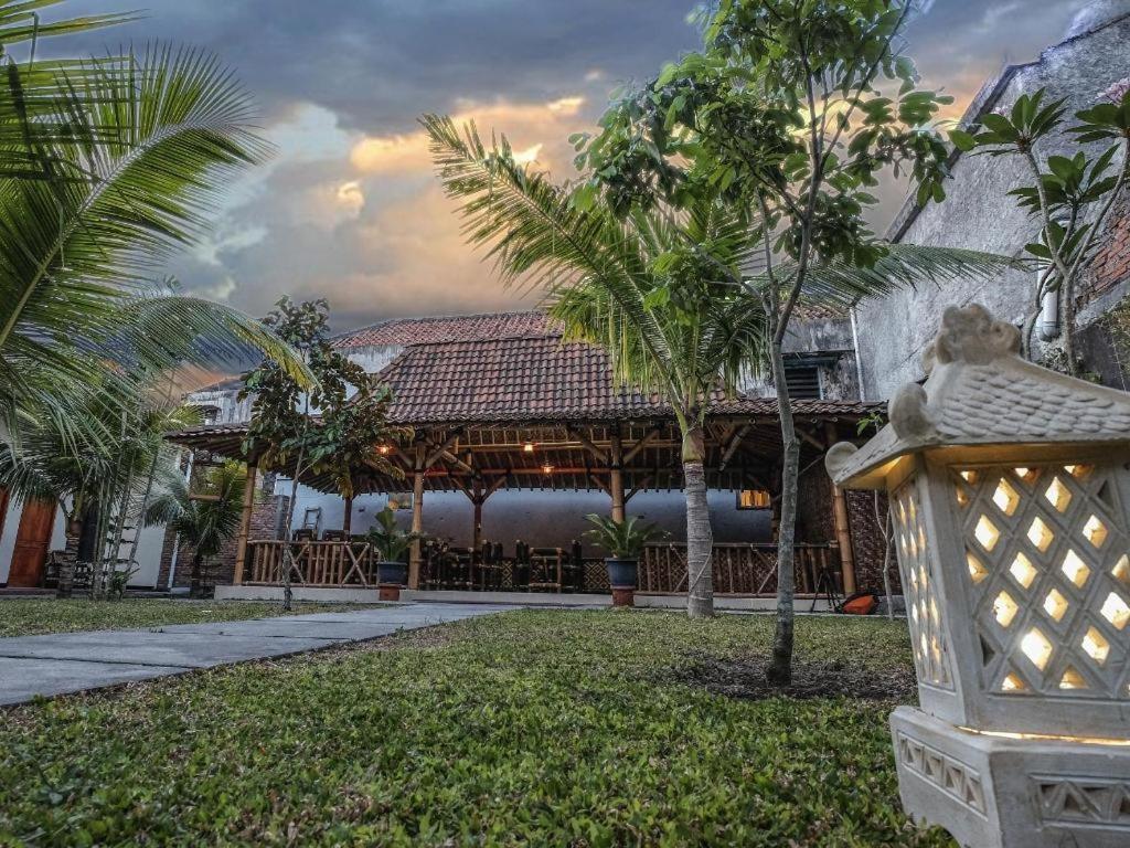 Malioboro Garden Hotel Γιογκιακάρτα Εξωτερικό φωτογραφία