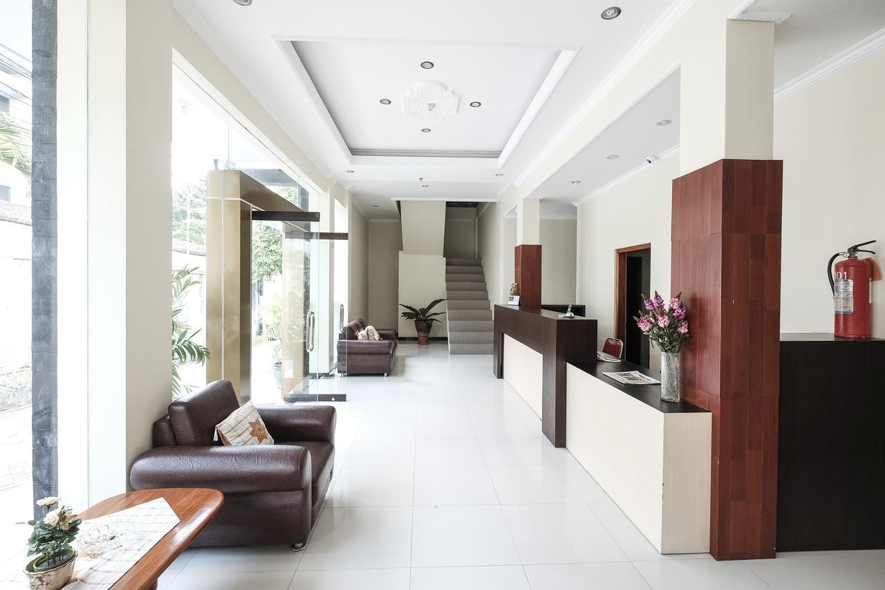 Malioboro Garden Hotel Γιογκιακάρτα Εξωτερικό φωτογραφία